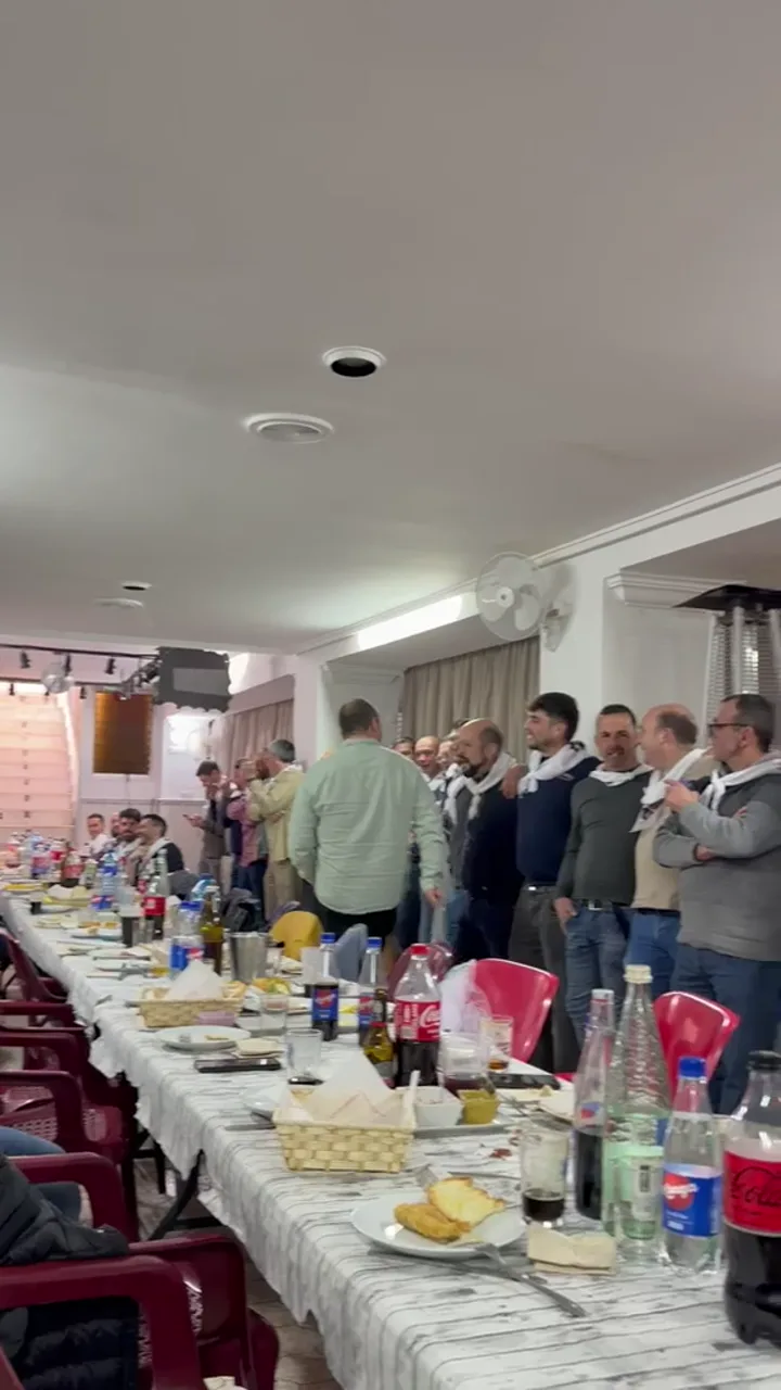 La Clandestina animando una comida festera