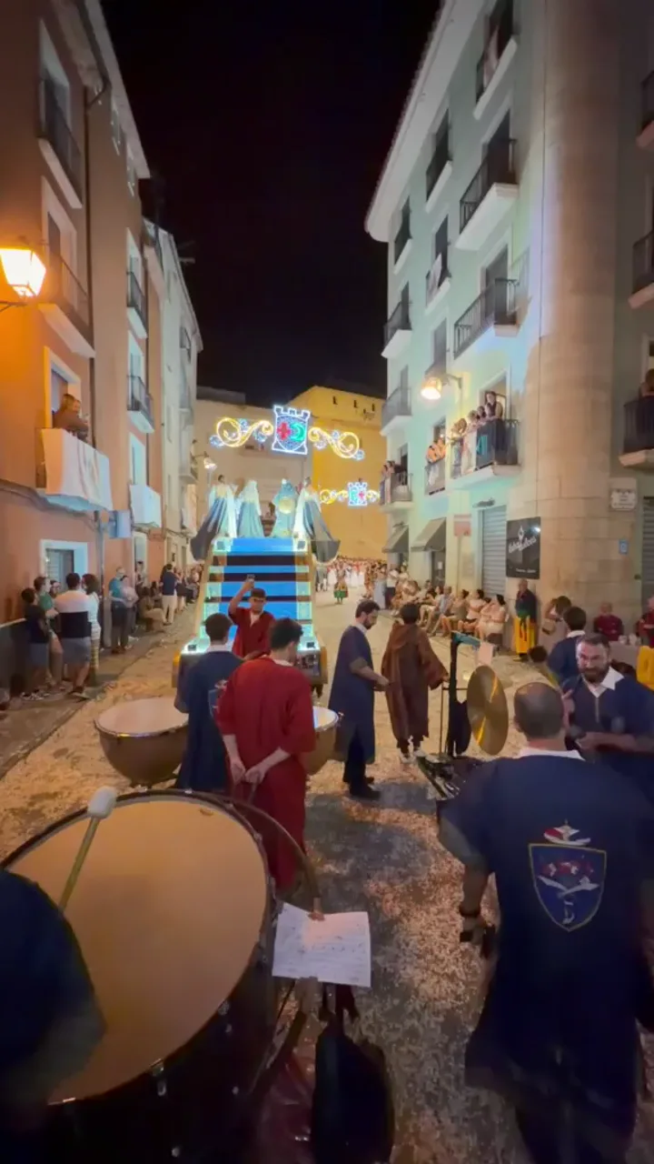 Percusión de La Clandestina durante las fiestas
